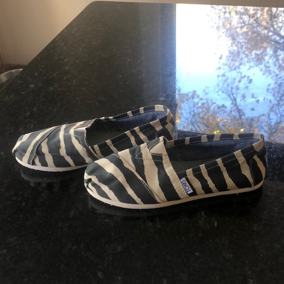 Brand new no box toms 5.5 - Picture 2 of 6